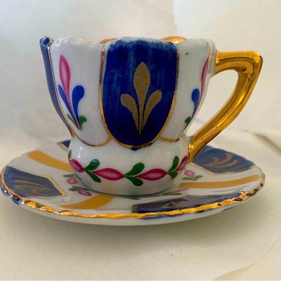 Expresso Cup & Saucer - Picture 3 of 10